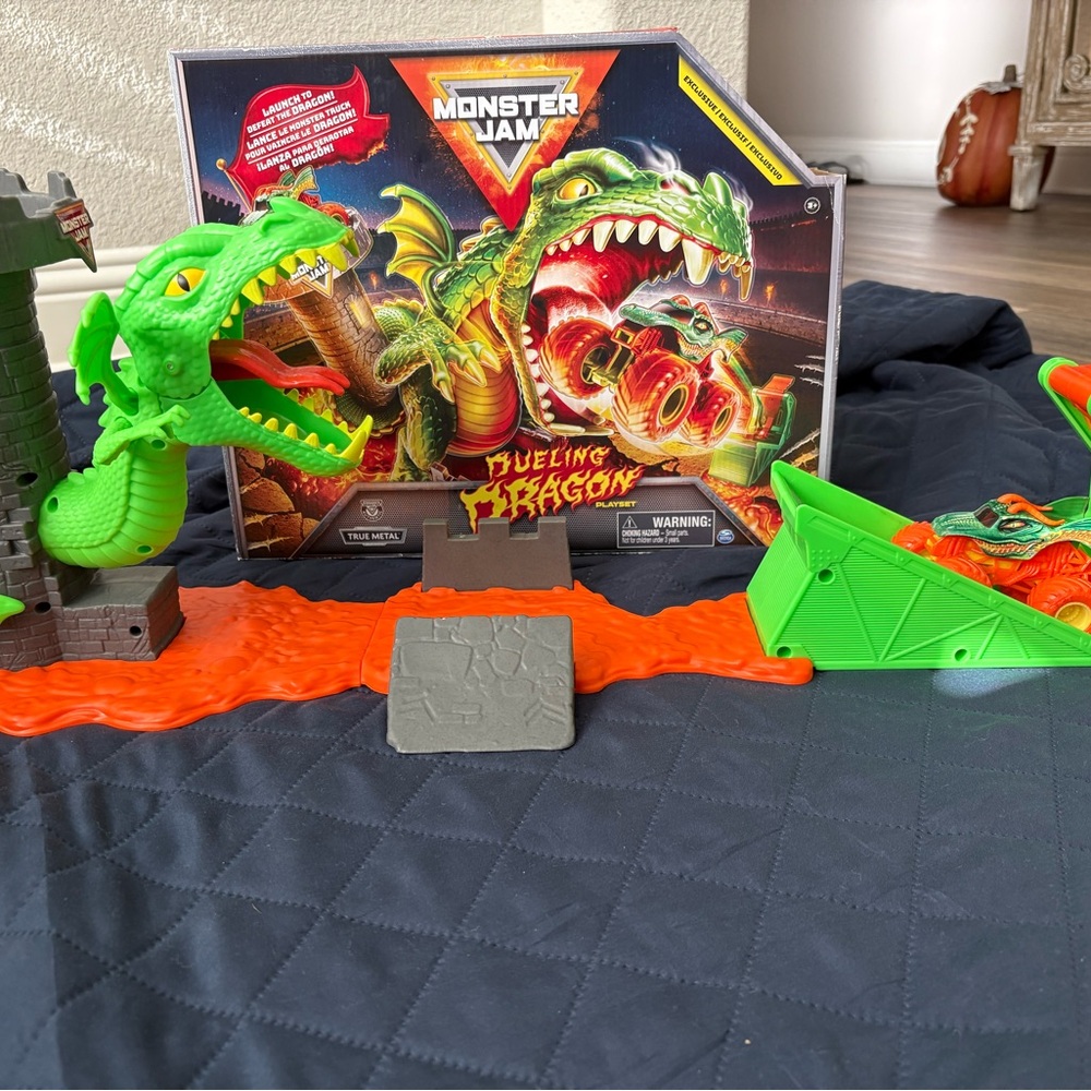 Monster Jam Dragon Playset and red Stunt dial playset - Picture 2 of 13
